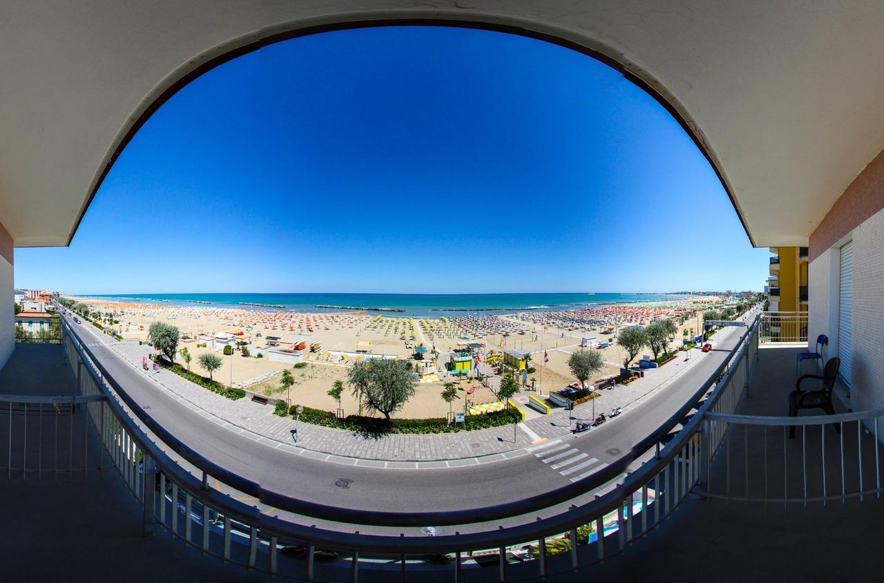 Hotel Tritone Rimini Exteriör bild