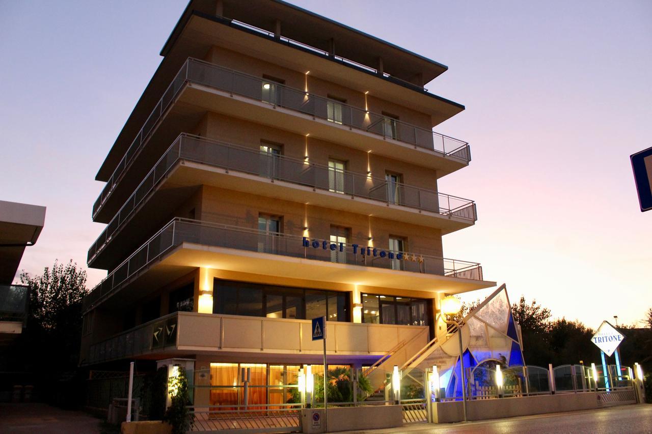 Hotel Tritone Rimini Exteriör bild