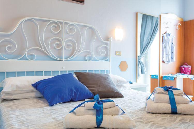 Hotel Tritone Rimini Exteriör bild