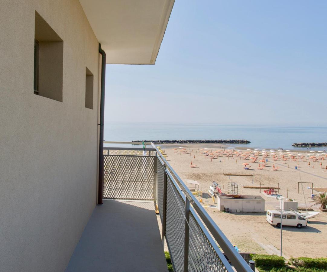 Hotel Tritone Rimini Exteriör bild