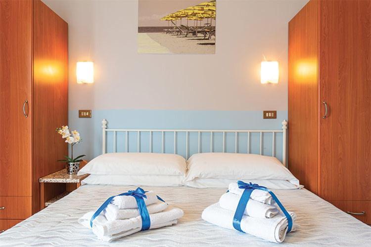 Hotel Tritone Rimini Exteriör bild