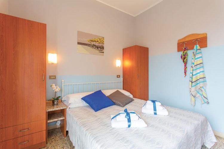Hotel Tritone Rimini Exteriör bild