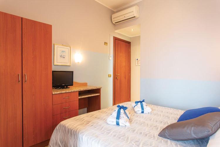 Hotel Tritone Rimini Exteriör bild